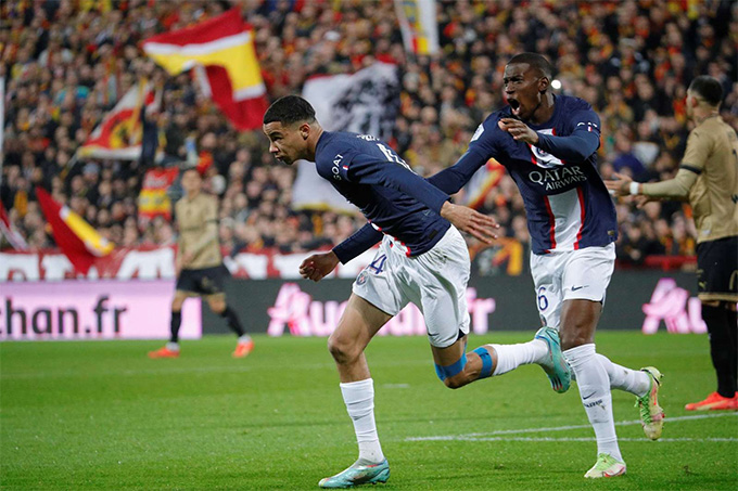 Mbappe im tiếng, PSG thua trận đầu tiên trong mùa Ekitike ghi bàn duy nhất cho PSG