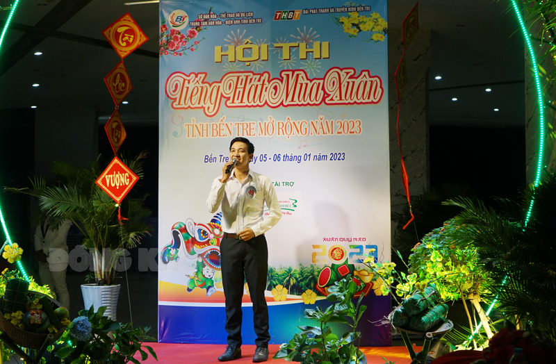 Thí sinh trình diễn tại vòng bán kết Hội thi Tiếng hát mùa xuân 2023.