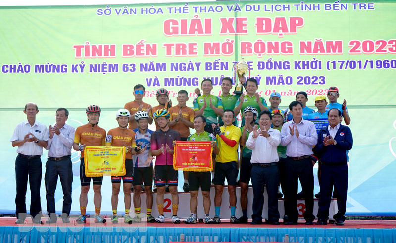 Sôi nổi giải xe đạp tỉnh Bến Tre mở rộng năm 2023