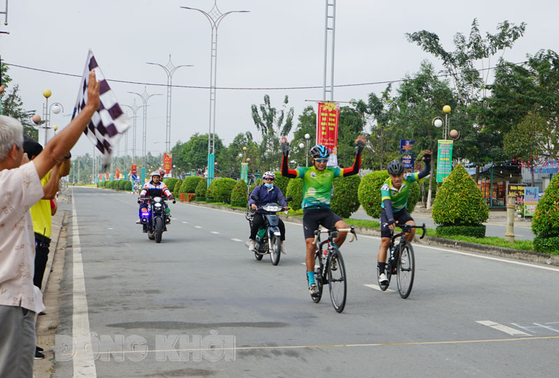 Sôi nổi giải xe đạp tỉnh Bến Tre mở rộng năm 2023