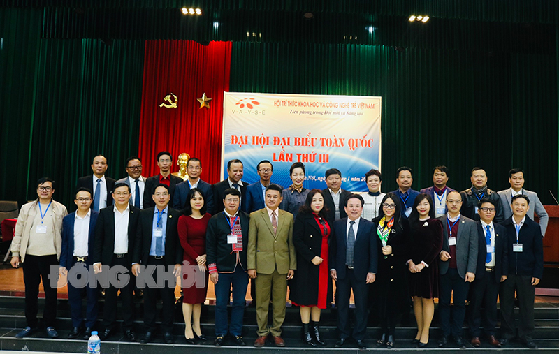 Ban Chấp hành Hội Trí thức khoa học và công nghệ trẻ Việt Nam khóa III (nhiệm kỳ 2023 - 2028) ra mắt đại hội.