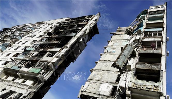 Tòa nhà bị phá hủy trong xung đột tại thành phố cảng Mariupol, miền Nam Ukraine ngày 29-11-2022. Ảnh: AFP/TTXVN