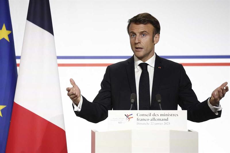Tổng thống Pháp Emmanuel Macron phát biểu trong cuộc họp báo chung với Thủ tướng Đức Olaf Scholz hôm 22-1 tại điện Elysee ở Paris. Ảnh: AFP