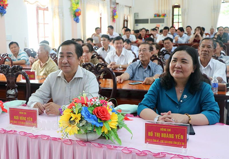 Họp mặt Hội đồng hương Bến Tre tại tỉnh An Giang lần thứ 14 Lãnh đạo hai tỉnh Bến Tre và An Giang tại buổi họp mặt Hội đồng hương Bến Tre tại tỉnh An Giang