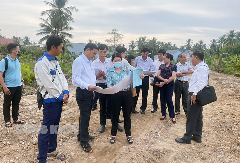 Ban Kinh tế - Ngân sách, HĐND tỉnh khảo sát tiến độ triển khai thực hiện Tiểu dự án giải phóng mặt bằng cầu Rạch Miễu 2 và dự án Đường gom đường vào cầu Rạch Miễu 2 tại huyện Châu Thành và TP. Bến Tre.