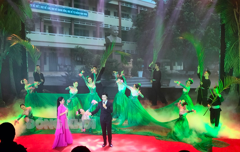 Phát biểu cảm ơn của đồng chí Bí thư Tỉnh ủy Bến Tre tại Lễ kỷ niệm 110 năm Ngày sinh đồng chí Huỳnh Tấn Phát Tiết mục văn nghệ tại lễ kỷ niệm. Ảnh: Ánh Nguyệt