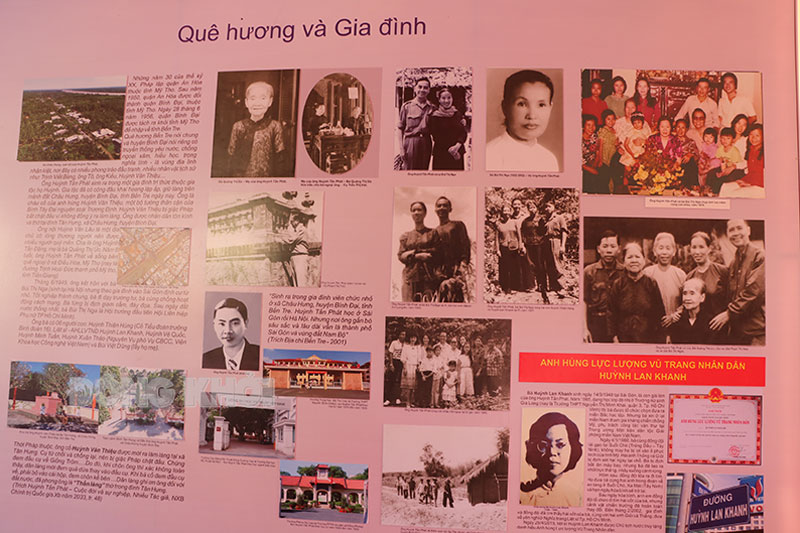 Trưng bày hình ảnh quê hương và gia đình của đồng chí Huỳnh Tấn Phát tại Hội trường lớn UBND tỉnh.