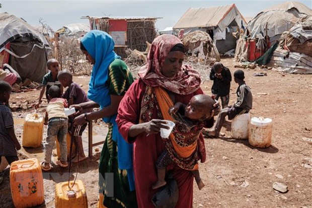 Người dân tại một trại tị nạn ở Baidoa, Somalia. (Ảnh: AFP/TTXVN)