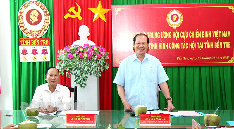 Thượng tướng Bế Xuân Trường - Chủ tịch Trung ương Hội CCB Việt Nam phát biểu tại buổi làm việc.