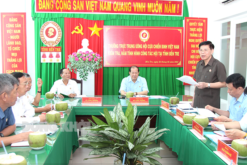 Thiếu tướng Lê Khương Mẽ, Trưởng ban Tổ chức - Chính sách Hội CCB Trung ương phát biểu tại buổi làm việc.