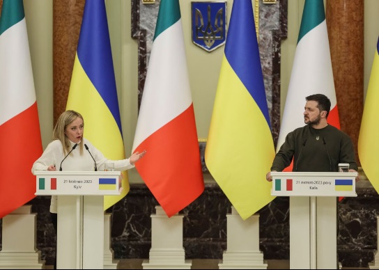 Thủ tướng Italy Giorgia Meloni và Tổng thống Ukraine Volodymyr Zelensky tham dự cuộc họp báo chung ngày 21-2. Ảnh: Reuters