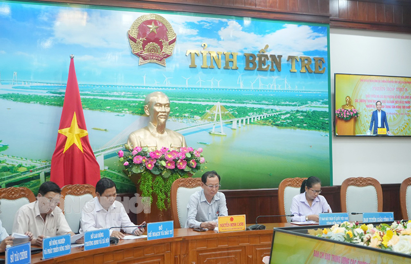 Phiên họp thứ 3 Ban Chỉ đạo Trung ương các chương trình mục tiêu quốc gia giai đoạn 2021 - 2025 Phó chủ tịch UBND tỉnh Nguyễn Minh Cảnh cùng lãnh đạo các sở, ban, ngành, đoàn thể tham dự tại điểm cầu tỉnh.