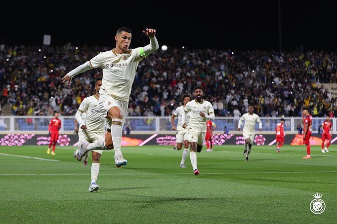 Ronaldo ghi hat-trick, Al Nassr thắng đậm Damac FC Ronaldo ghi hat-trick thứ 2 trong màu áo Al Nassr.