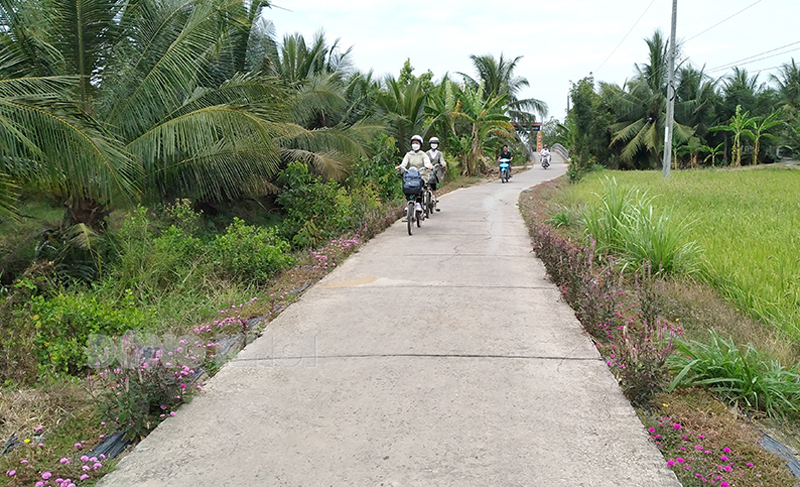 Nâng cao hiệu quả công tác tuyên truyền, vận động nhân dân tham gia phòng chống tội phạm Đường nông thôn yên bình xã Bình Thành (Giồng Trôm) có nhiều đóng góp của MTTQ và các ngành, đoàn thể. Ảnh: H. Đức
