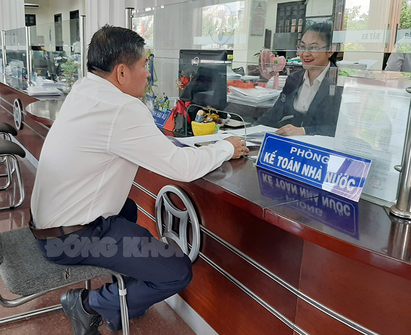Triển khai các biện pháp đẩy mạnh cải cách hành chính Khách hàng đến giao dịch tại Phòng Kế toán Nhà nước Kho bạc Nhà nước Bến Tre.