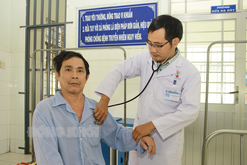 Vui, buồn ở Bệnh viện Tâm thần Thạc sĩ Bác sĩ Nguyễn Thái Bình - Khoa Hồi sức cấp cứu thăm khám sức khỏe cho bệnh nhân.