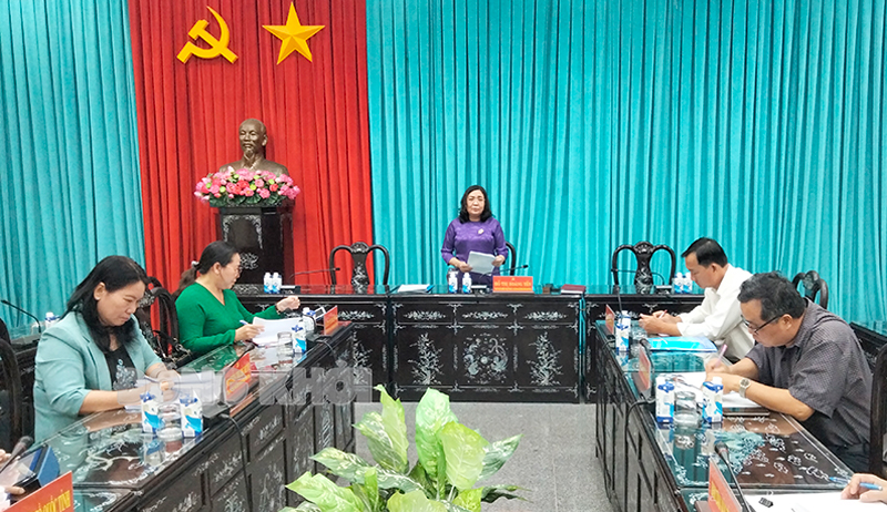 Phó bí thư Thường trực Tỉnh ủy - Chủ tịch HĐND tỉnh Hồ Thị Hoàng Yến phát biểu kết luận buổi làm việc.