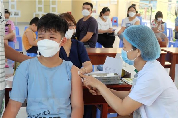 Ngày 2-3-2023, cả nước có 11 ca mắc mới COVID-19, không có ca tử vong Tiêm vaccine phòng COVID-19 cho học sinh tại Hải Phòng. (Ảnh: Văn Dũng/TTXVN)