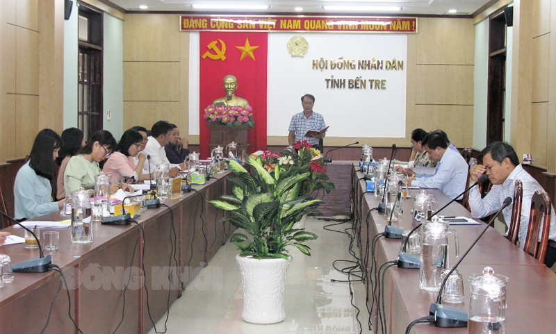 Trưởng ban Văn hóa - Xã hội HĐND tỉnh Huỳnh Văn Cuộn phát biểu tại buổi giám sát.