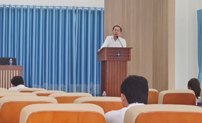 Điện lực Mỏ Cày Bắc tổ chức hội nghị tổng kết công tác sản xuất, kinh doanh năm 2022 Giám đốc Công ty Điện lực Bến Tre phát biểu chỉ đạo tại hội nghị.