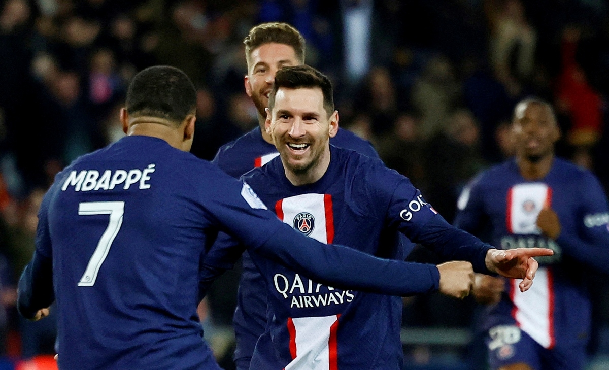 Messi và Mbappe giúp PSG thắng đậm Nantes Messi và Mbappe cùng nhau ghi bàn. Ảnh: Reuters