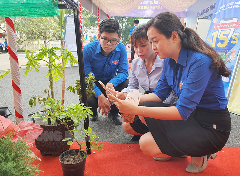Mục tiêu, nhiệm vụ cho năm dữ liệu số quốc gia Ứng dụng nền tảng số để tra cứu thông tin về cây trồng.