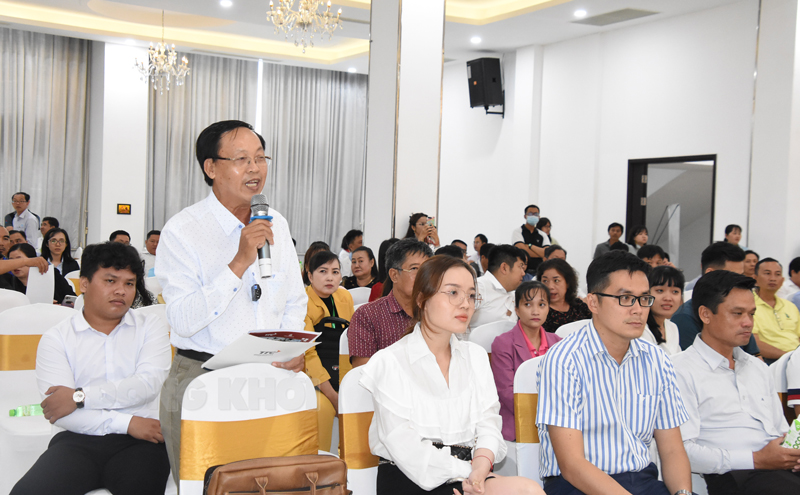 Các DN chia sẻ thuận lợi, khó khăn và mong muốn đưa sản phẩm vào các siêu thị.