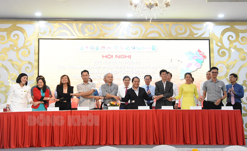 DN các tỉnh, thành ĐBSCL ký kết với các nhà phân phối tại TP. Hồ Chí Minh.