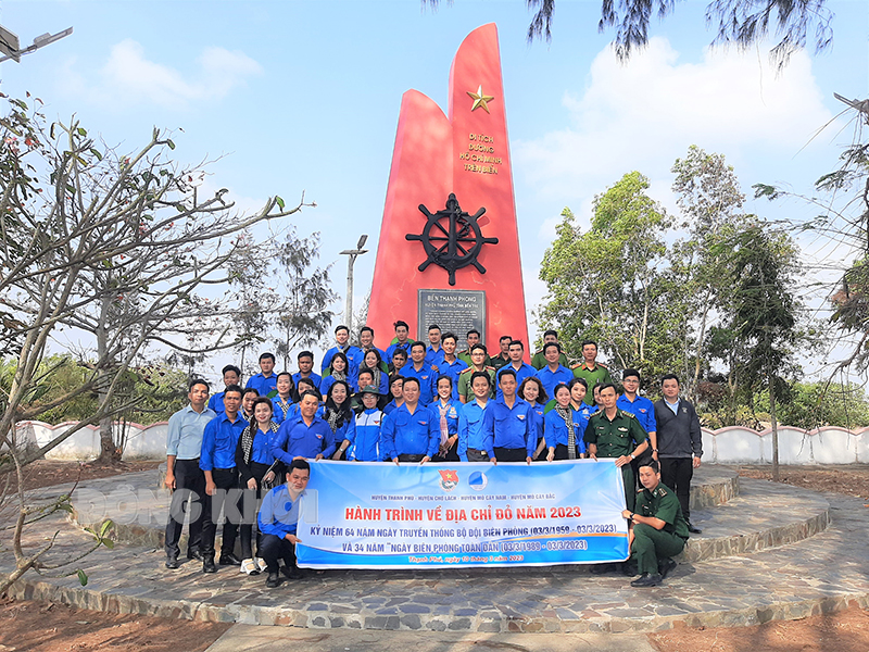 Hành trình về địa chỉ đỏ “Viếng Bến A101 - Đường Hồ Chí Minh trên biển”.