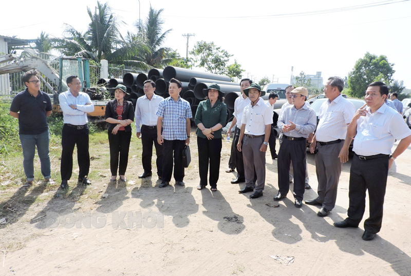 Đại diện lãnh đạo UBND huyện Châu Thành giải trình làm rõ thêm nội dung đoàn giám sát đặt ra.