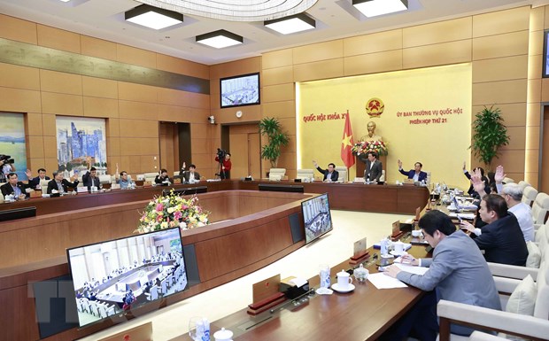 Bổ sung 2 dự án vào Chương trình xây dựng luật, pháp lệnh năm 2023 Ủy ban Thường vụ Quốc hội biểu quyết thông qua đề nghị bổ sung dự án Luật Căn cước công dân (sửa đổi) và dự án Luật Các tổ chức tín dụng (sửa đổi) vào Chương trình xây dựng luật, pháp lệnh năm 2023. Ảnh: Doãn Tấn/TTXVN
