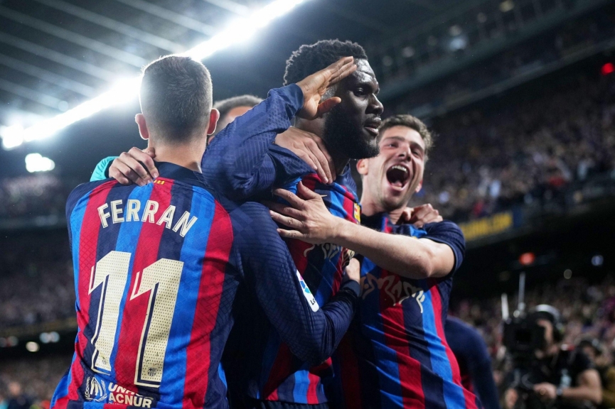 Kessie ghi bàn ấn định chiến thắng 2-1 cho Barca.