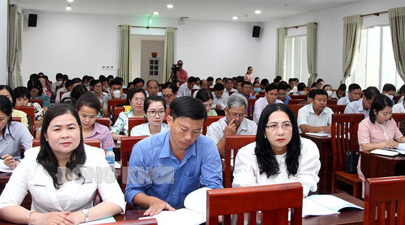 Đại biểu tham dự tập huấn công tác văn bản QPPL.