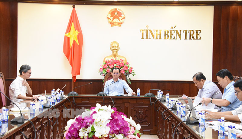 Phó chủ tịch UBND tỉnh Nguyễn Minh Cảnh chủ trì cuộc họp.