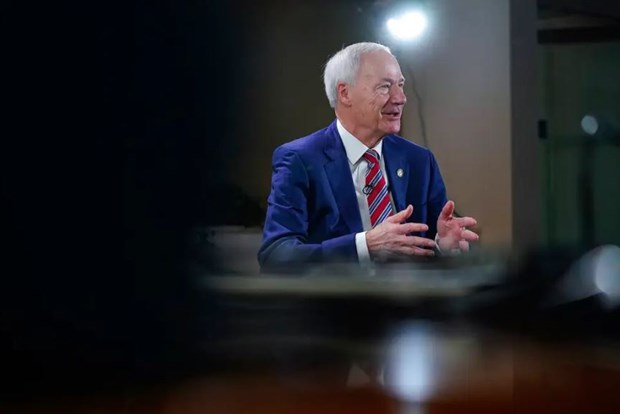 Ông Asa Hutchinson. Nguồn: AP