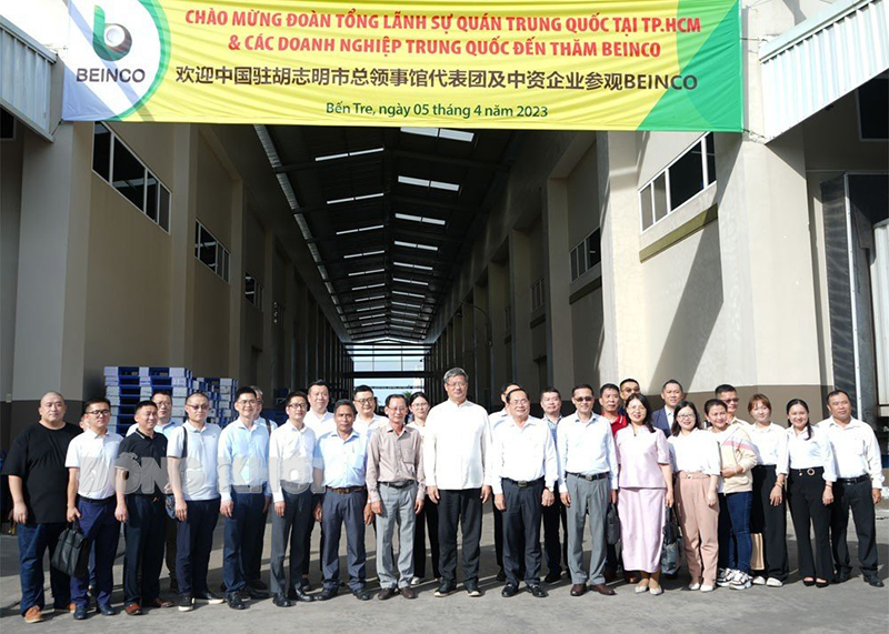 Tổng Lãnh sự quán nước Cộng hòa nhân dân Trung Hoa tại TP. Hồ Chí Minh tham quan, khảo sát tình hình sản xuất, kinh doanh các sản phẩm dừa tại Bến Tre Đoàn Tổng lãnh sự quán Trung Quốc tại TP. Hồ Chí Minh và các doanh nghiệp Trung Quốc đến thăm Công ty cổ phần Đầu tư Dừa Bến Tre.