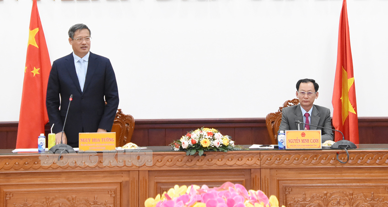 Tọa đàm với Tổng Lãnh sự quán Trung Quốc tại TP. Hồ Chí Minh và các doanh nghiệp Trung Quốc Tổng Lãnh sự quán Trung Quốc tại TP. Hồ Chí Minh Ngụy Hoa Tường cho biết quan tâm đến việc kết nối, xuất khẩu dừa theo đường chính ngạch.