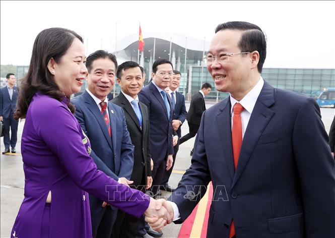 Chủ tịch nước Võ Văn Thưởng lên đường thăm chính thức Lào Lễ tiễn Chủ tịch nước Võ Văn Thưởng lên đường thăm chính thức Lào. Ảnh: Thống Nhất/TTXVN