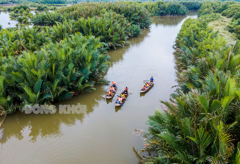 Hoạt động du lịch phục hồi và tăng trưởng khá, lượng khách du lịch và doanh thu từ du lịch tăng gấp 2 lần so với cùng kỳ. Ảnh: Trung Hiếu