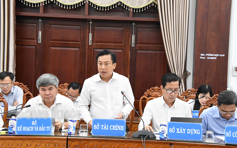 Giám đốc Sở Tài Chính Võ Văn Phú trình bày một số giải pháp tăng thu.