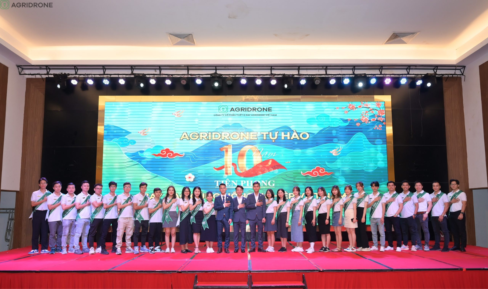 Mua máy bay phun thuốc trừ sâu tại AgriDrone có uy tín không?