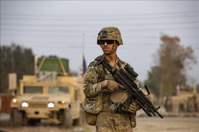  Binh sĩ Mỹ tuần tra trong chiến dịch truy quét các phần tử IS tại thị trấn Tel Maaruf, tỉnh Hasakeh, Syria. Ảnh tư liệu: AFP/TTXVN