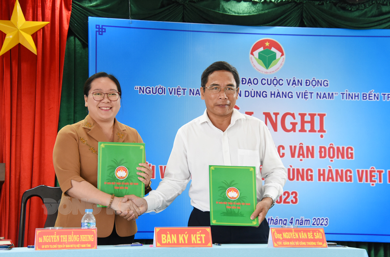 Ký kết Chương trình phối hợp về đẩy mạnh thưc hiện Cuộc vận động “Người Việt Nam ưu tiên dùng hàng Việt Nam” trong tình hình mới giữa Ban Thường trực Ủy ban MTTQ Việt Nam tỉnh với Sở Công Thương.