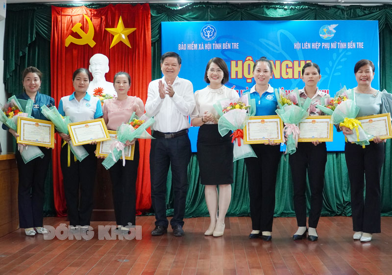 Nhân rộng mô hình “Nuôi heo đất tiết kiệm tham gia bảo hiểm xã hội tự nguyện” Cá nhân đạt thành tích nhận giấy khen của BHXH tỉnh