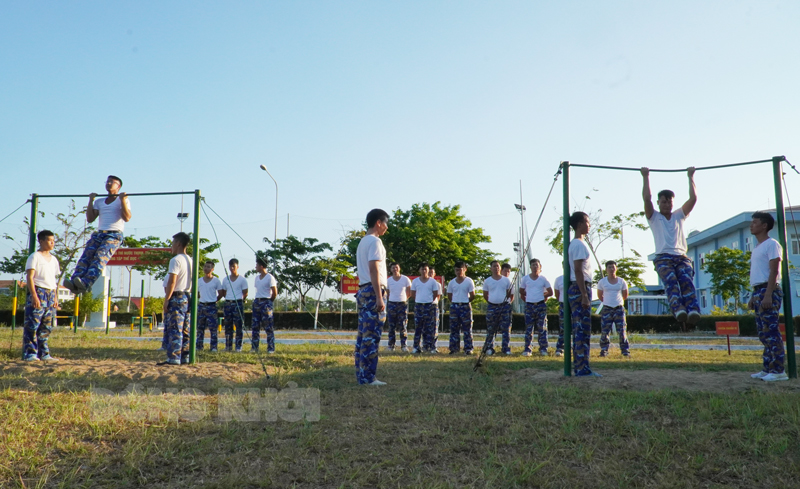 Luyện tập môn co tay xa đơn.