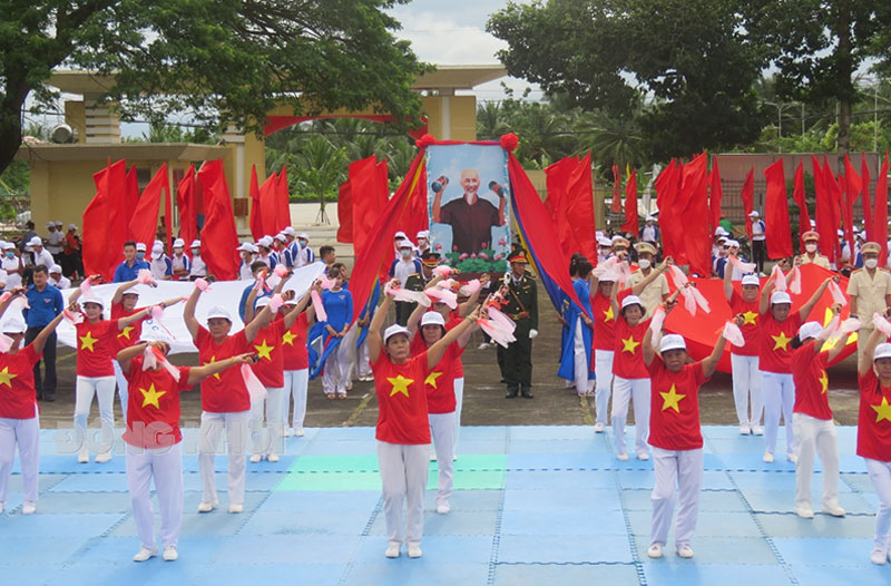Khó khăn trong xây dựng tiêu chí văn hóa cơ sở Hoạt động nhóm sở thích, thể thao được phát triển và duy trì tại huyện Mỏ Cày Bắc. Ảnh: Thảo Oanh