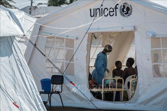 Bùng nổ dịch tả tại Mozambique sau bão Freddy Bệnh nhân mắc tiêu chảy được điều trị tại trung tâm y tế ở Beira, Mozambique, ngày 27-3-2019. Ảnh (tư liệu): AFP/TTXVN