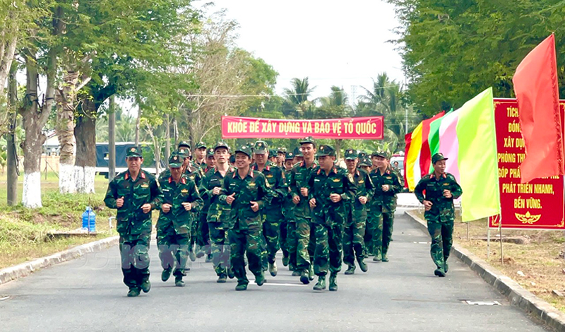 Thanh niên Bộ Chỉ huy Quân sự tỉnh hưởng ứng Ngày chạy thể thao quân sự thế giới. Ảnh: Đặng Thạch