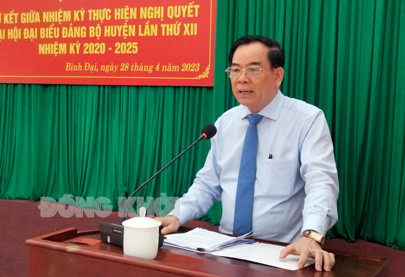 Chủ tịch UBND tỉnh Trần Ngọc Tam phát biểu kết luận hội nghị.