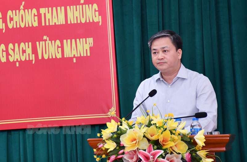 Ủy viên Trung ương Đảng, Bí thư Tỉnh ủy Lê Đức Thọ phát biểu khai mạc hội nghị.